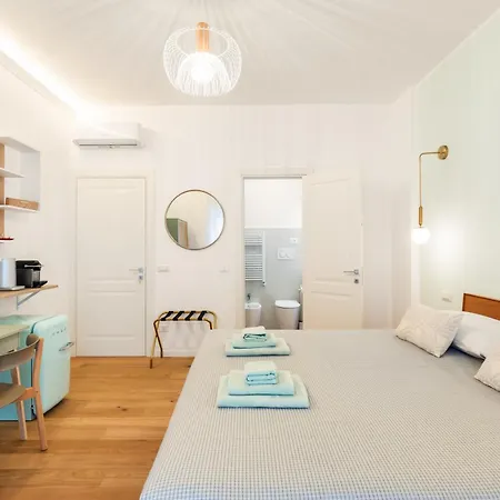 Con Bagno E Balcone