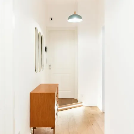 Con Bagno E Balcone
